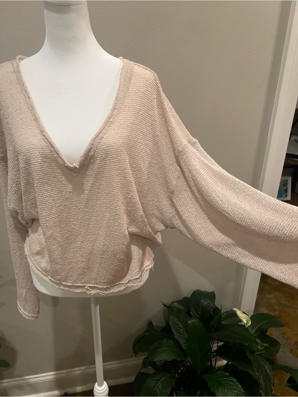 Urban Outfitters Lightweight Beige V-Neck Sweater oversized beachy boho. - Picture 9 of 9
